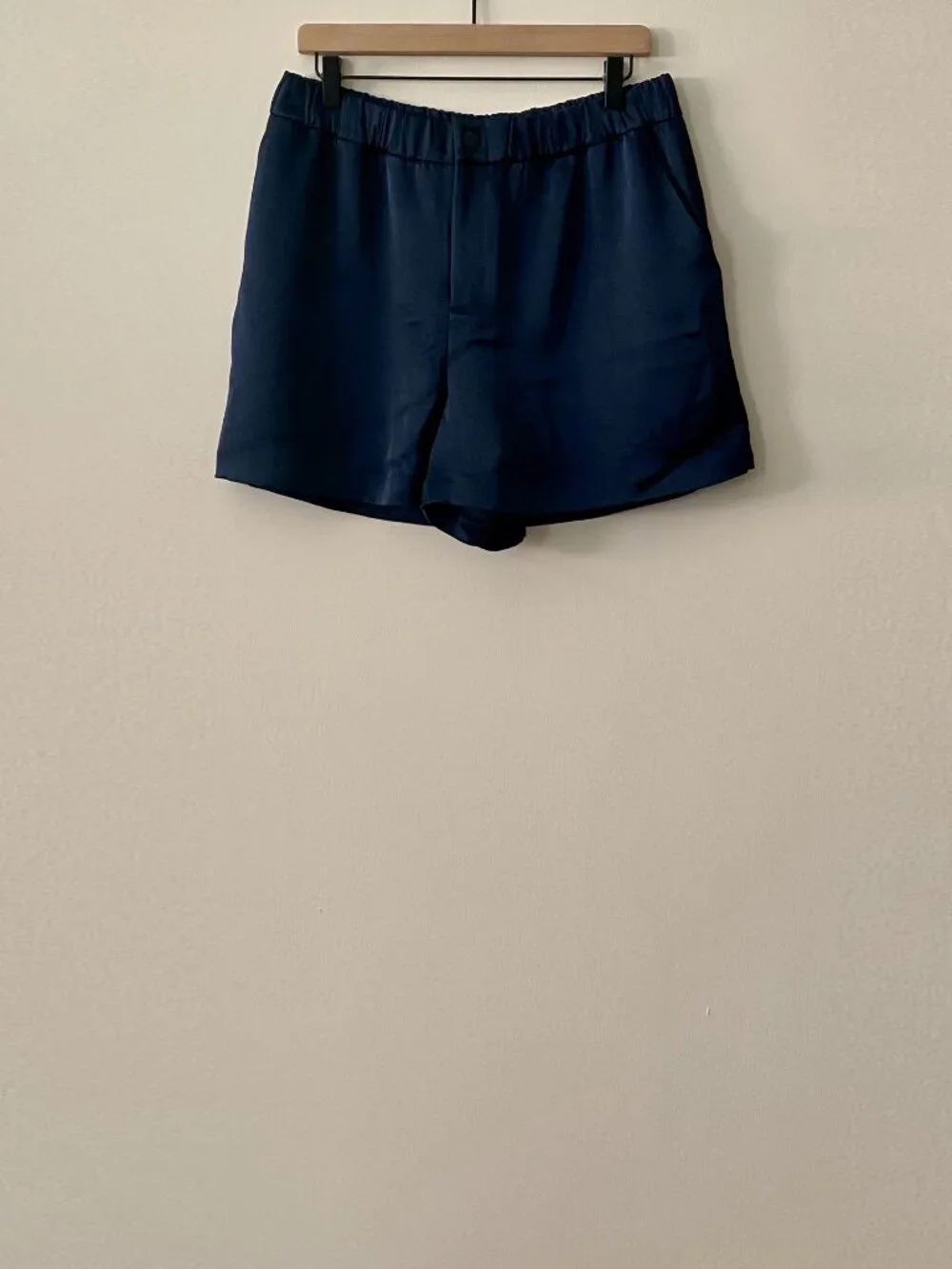 Varley Sarka High-Rise Short 4" NWOT - Picture 5 of 10